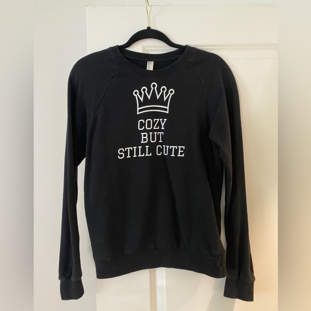 Men’s small black sweater with emblem